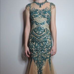 Sherri Hill fitted prom dress